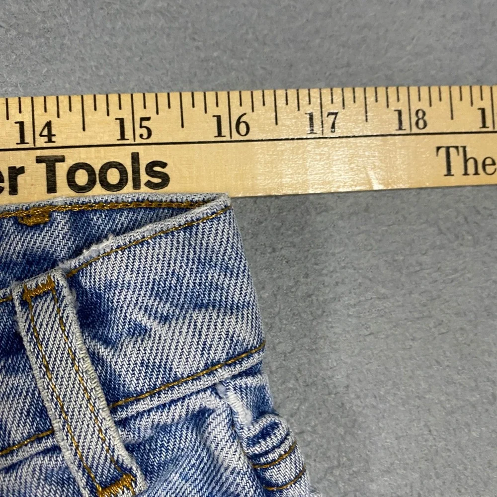 Levis noticeable paint